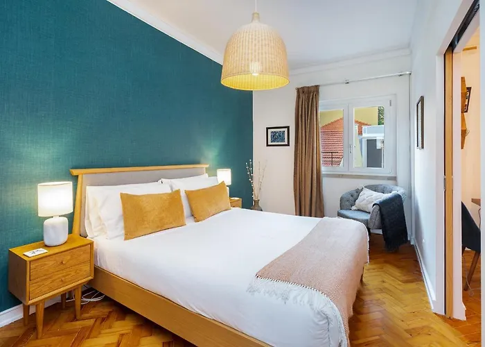 Whome | Estrela Family Perfect For Families & Friends